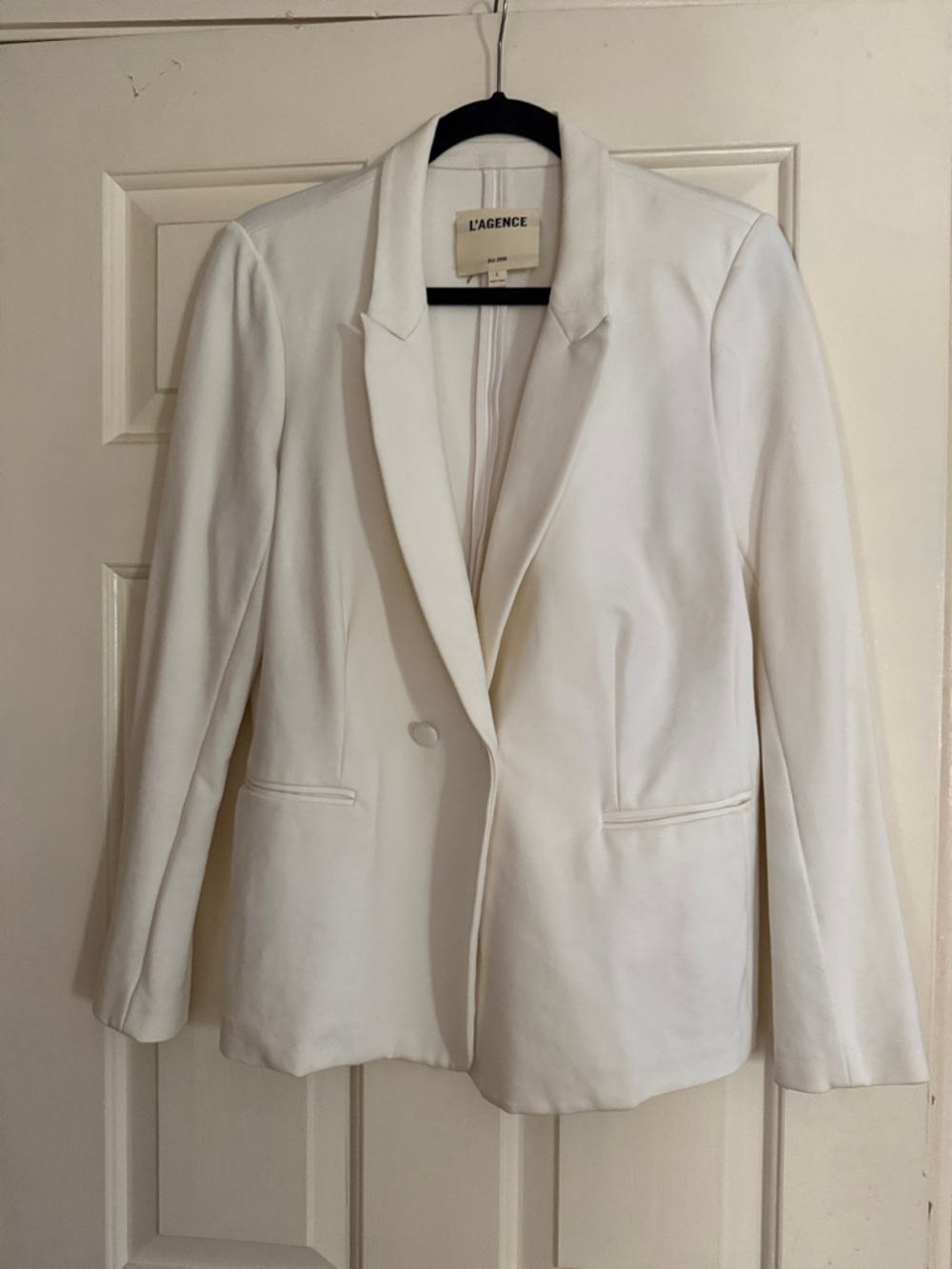 L'AGENCE White-Button Notch Lapel Blazer